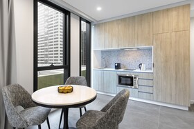 Meriton Suites King Street Melbourne