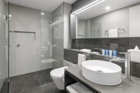 Meriton Suites King Street Melbourne