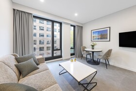 Meriton Suites King Street Melbourne