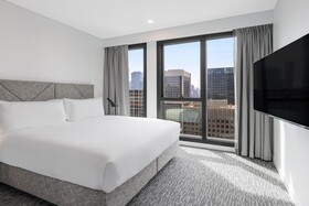 Meriton Suites King Street Melbourne