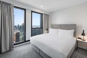 Meriton Suites King Street Melbourne