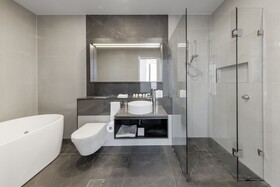 Meriton Suites King Street Melbourne