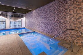 Meriton Suites King Street Melbourne