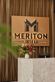 Meriton Suites King Street Melbourne