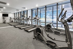 Meriton Suites King Street Melbourne