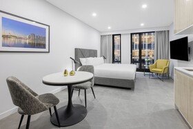 Meriton Suites King Street Melbourne