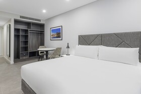 Meriton Suites King Street Melbourne