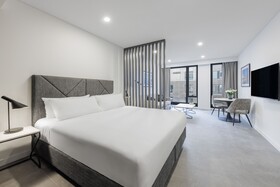 Meriton Suites King Street Melbourne