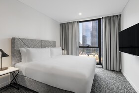 Meriton Suites King Street Melbourne