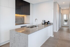 Meriton Suites King Street Melbourne