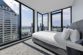 Meriton Suites King Street Melbourne