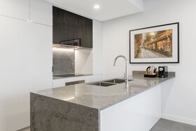 Meriton Suites King Street Melbourne
