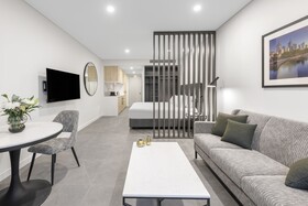 Meriton Suites King Street Melbourne