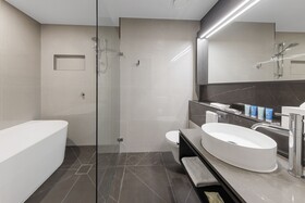 Meriton Suites King Street Melbourne
