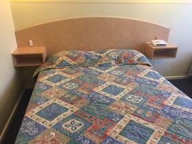 Parkville Motel