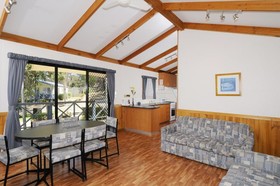 Metung Holiday Villas