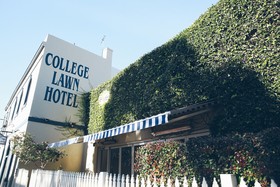 College Lawn Hotel