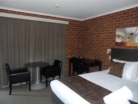 Admiral Motor Inn
