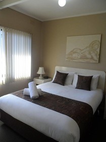 Admiral Motor Inn