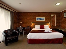 Admiral Motor Inn