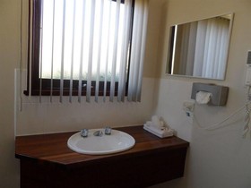 Admiral Motor Inn
