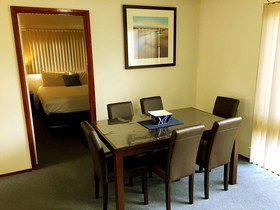 Admiral Motor Inn