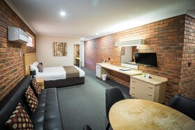Australian Settlers Motor Inn