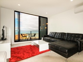 Amazing Waterfront Apartment