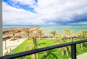 Amazing Waterfront Apartment