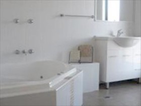 Yarra Glen Racecourse Apartments