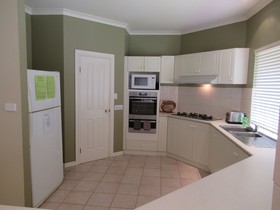 Albany Holiday House