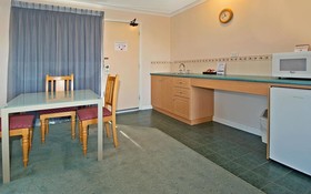 Albany Motel & Apartments