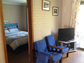 Emu Beach Chalets