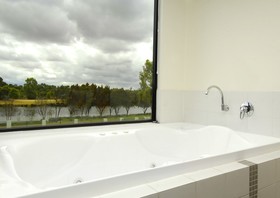 Assured Ascot Quays Apartment