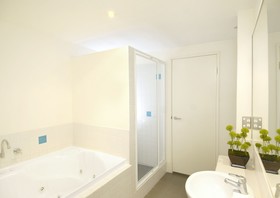 Assured Ascot Quays Apartment