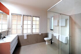 The Stirling Arms Hotel