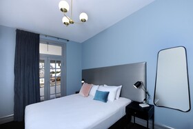 The Stirling Arms Hotel