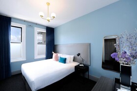 The Stirling Arms Hotel