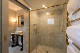 Margaret River Antiques & Studio Guest Suites