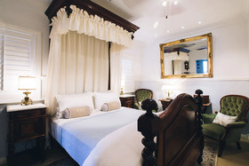 Margaret River Antiques & Studio Guest Suites