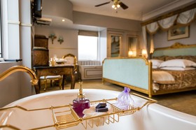 Margaret River Antiques & Studio Guest Suites