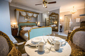 Margaret River Antiques & Studio Guest Suites