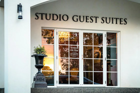 Margaret River Antiques & Studio Guest Suites