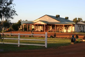 Enderslie House Bed & Breakfast & Farmstay