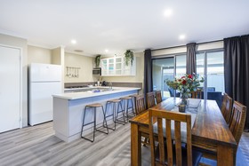 Cosy Sunrise Estate by Executive Escapes