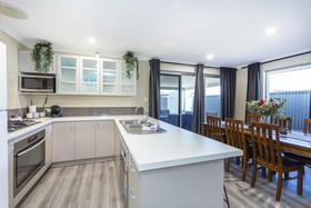 Cosy Sunrise Estate by Executive Escapes