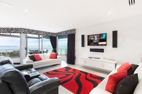 Rockingham Apartments