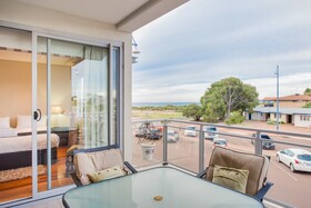 Rockingham Apartments