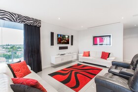 Rockingham Apartments