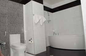 The Central Point Hotel Baku